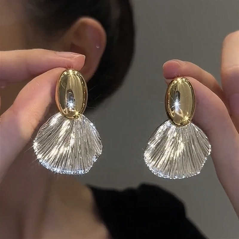 GOLDEN SHELL TEXTURE EARRINGS - Remellia