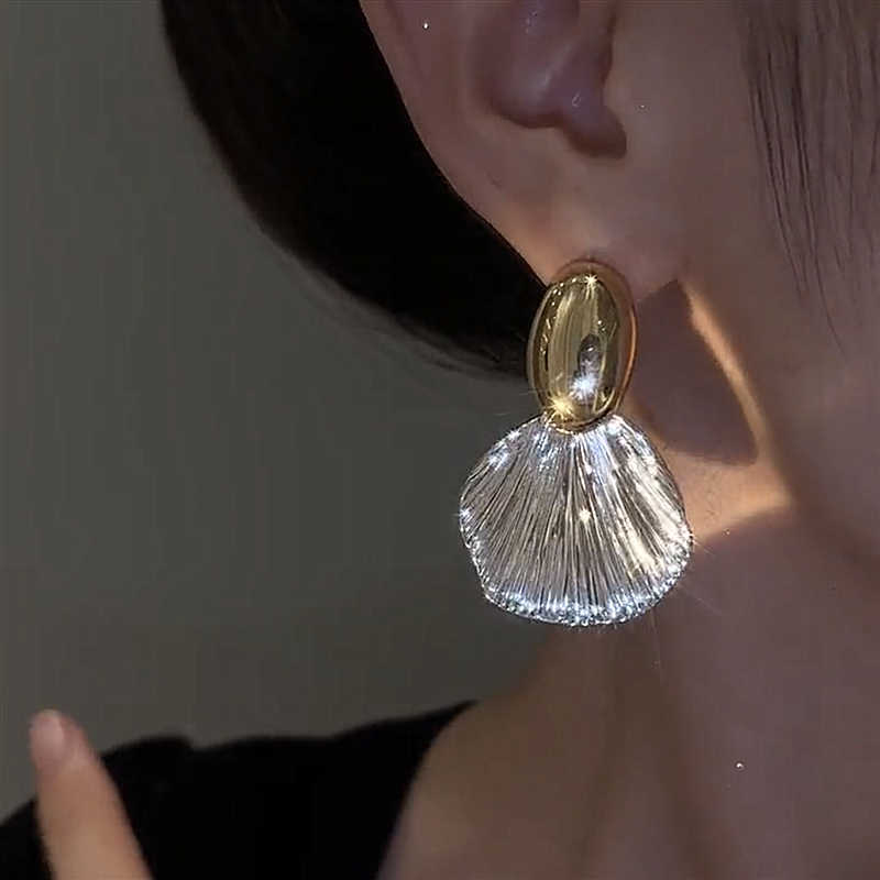 GOLDEN SHELL TEXTURE EARRINGS - Remellia