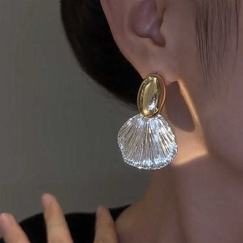 GOLDEN SHELL TEXTURE EARRINGS - Remellia