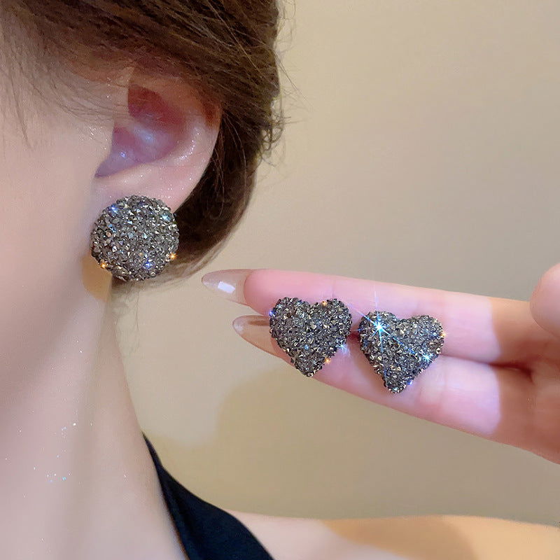 GREY ZIRCON HEART-SHAPED EARRINGS - Remellia