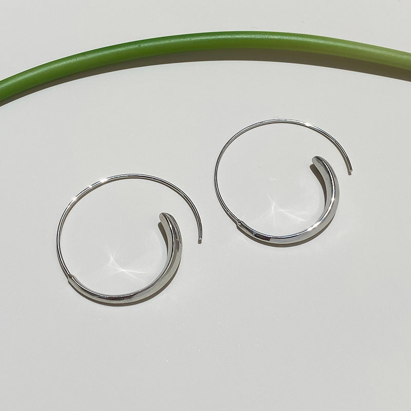 Sleek Silver Hoop Eearrings with Open Design - Remellia